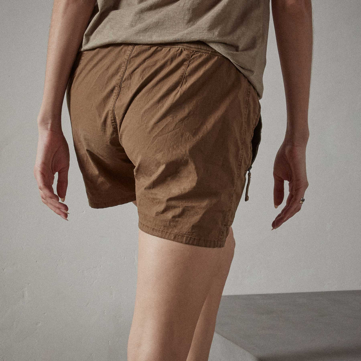 Zip Pocket Utility Short - Acorn Pigment | James Perse Los Angeles