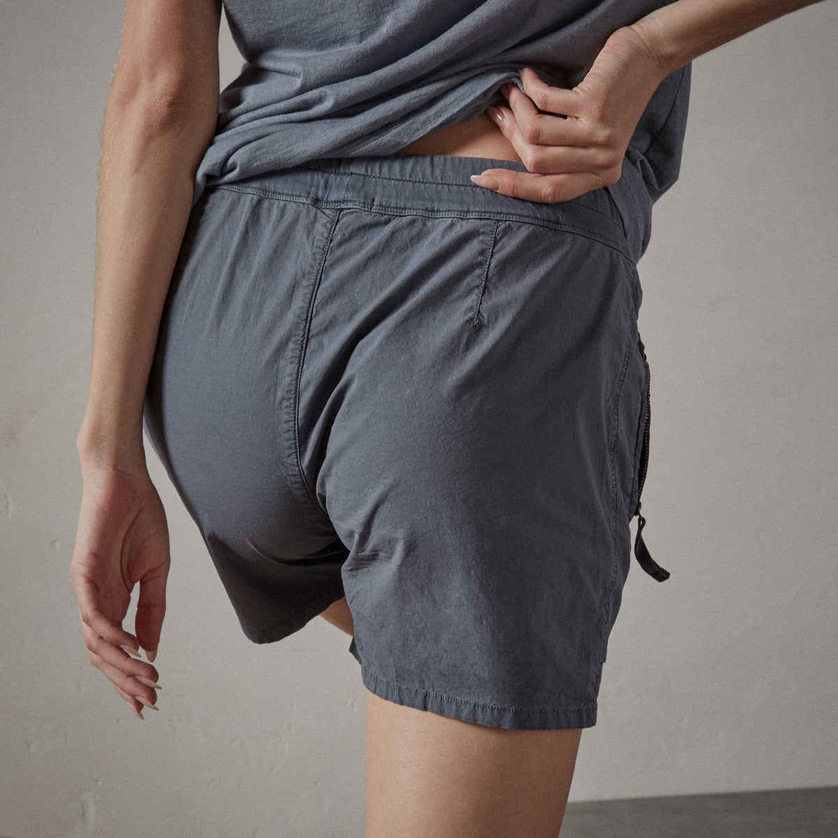 Zip Pocket Utility Short - Gravel Pigment | James Perse Los Angeles