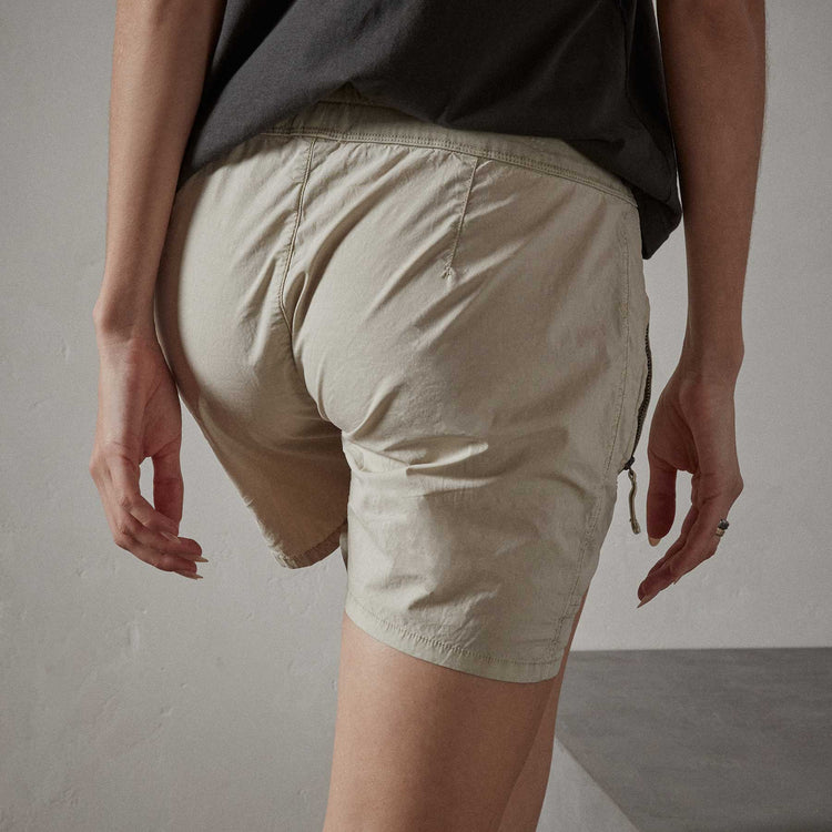 Zip Pocket Utility Short - Paste Pigment | James Perse Los Angeles
