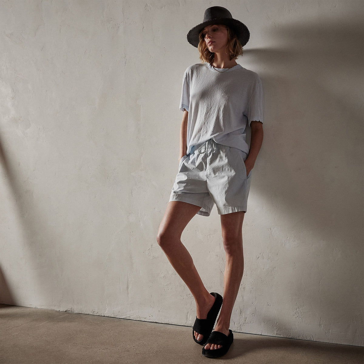 Clean Stretch Poplin Short in Memory Pigment | James Perse Los Angeles