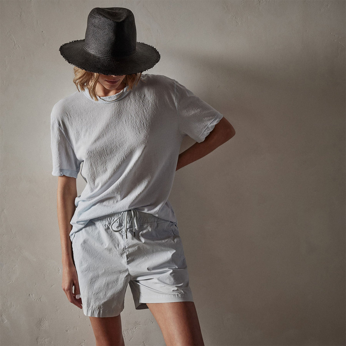 Clean Stretch Poplin Short in Memory Pigment | James Perse Los Angeles