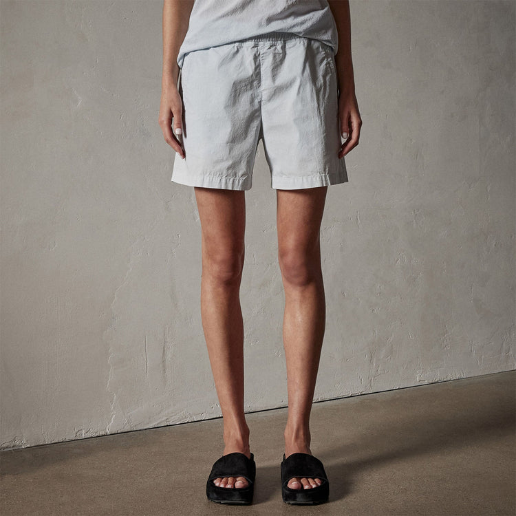 Clean Stretch Poplin Short in Memory Pigment | James Perse Los Angeles