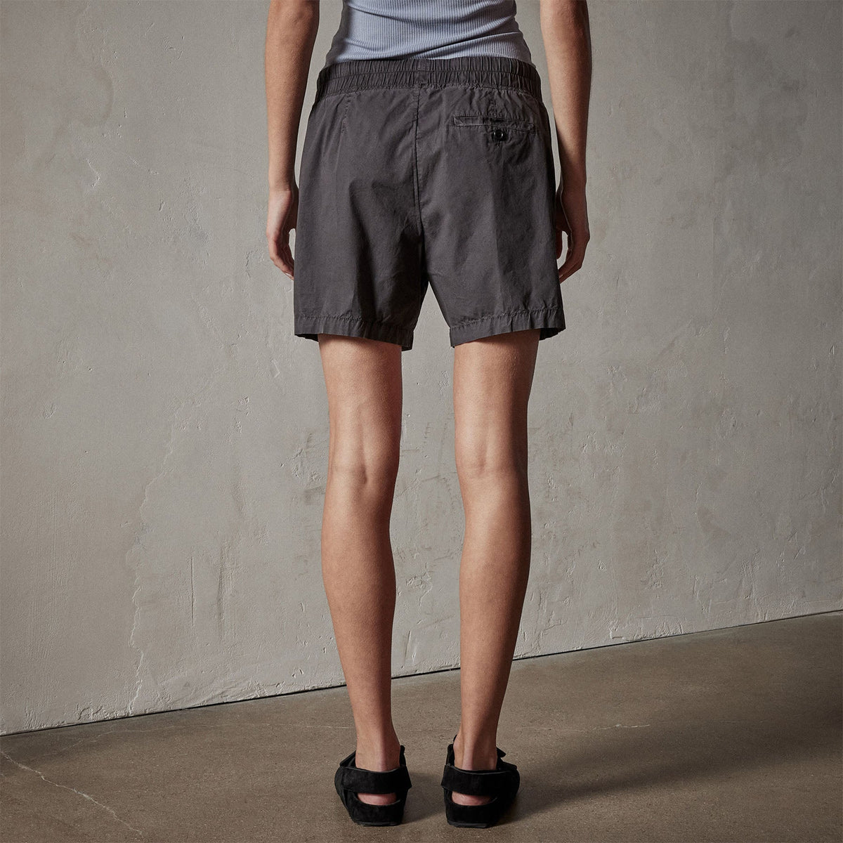 Clean Stretch Poplin Short in Magma Pigment | James Perse Los Angeles