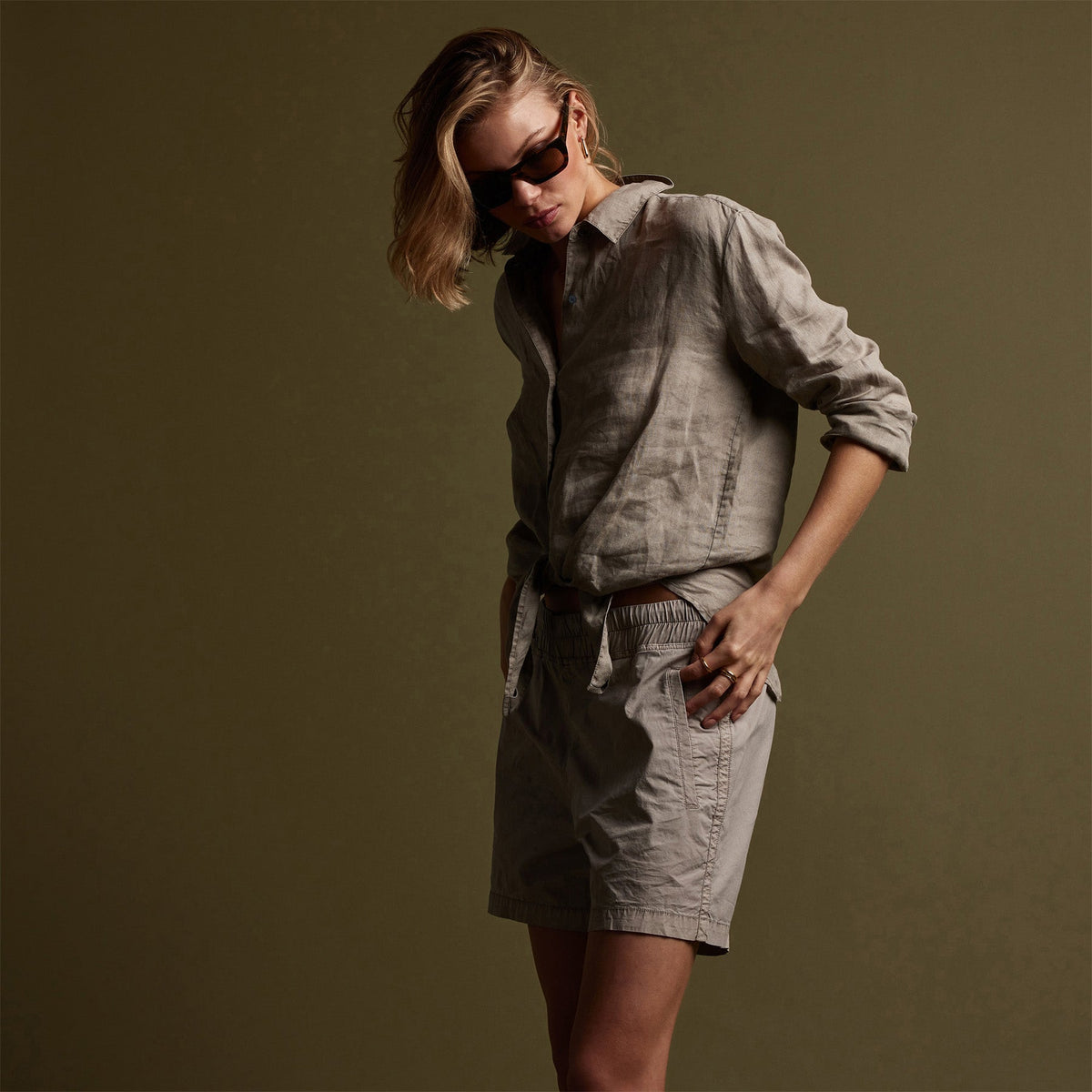 Lightweight Linen Shirt in Silt Pigment | James Perse Los Angeles