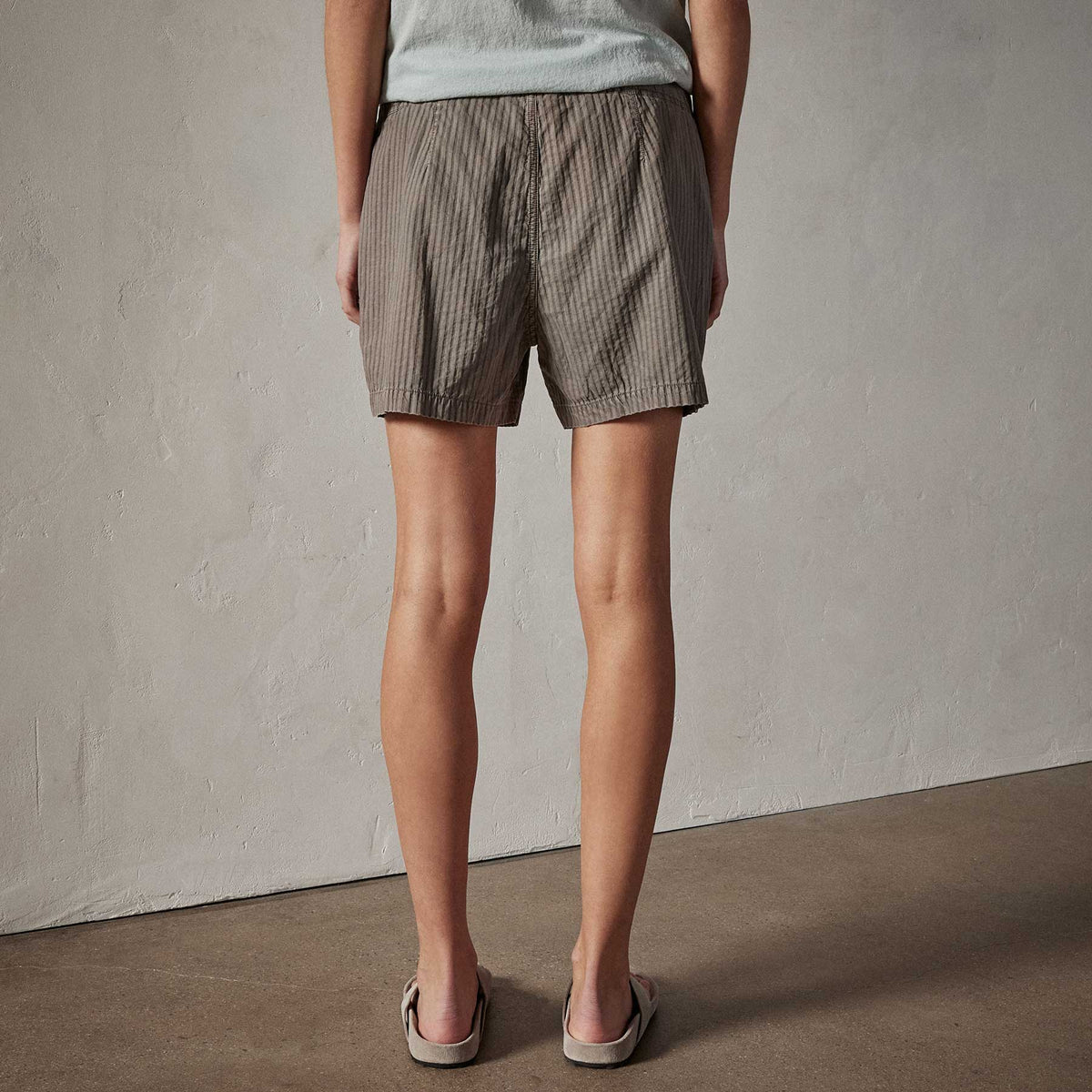 Seersucker Short in River Rock Pigment | James Perse Los Angeles 