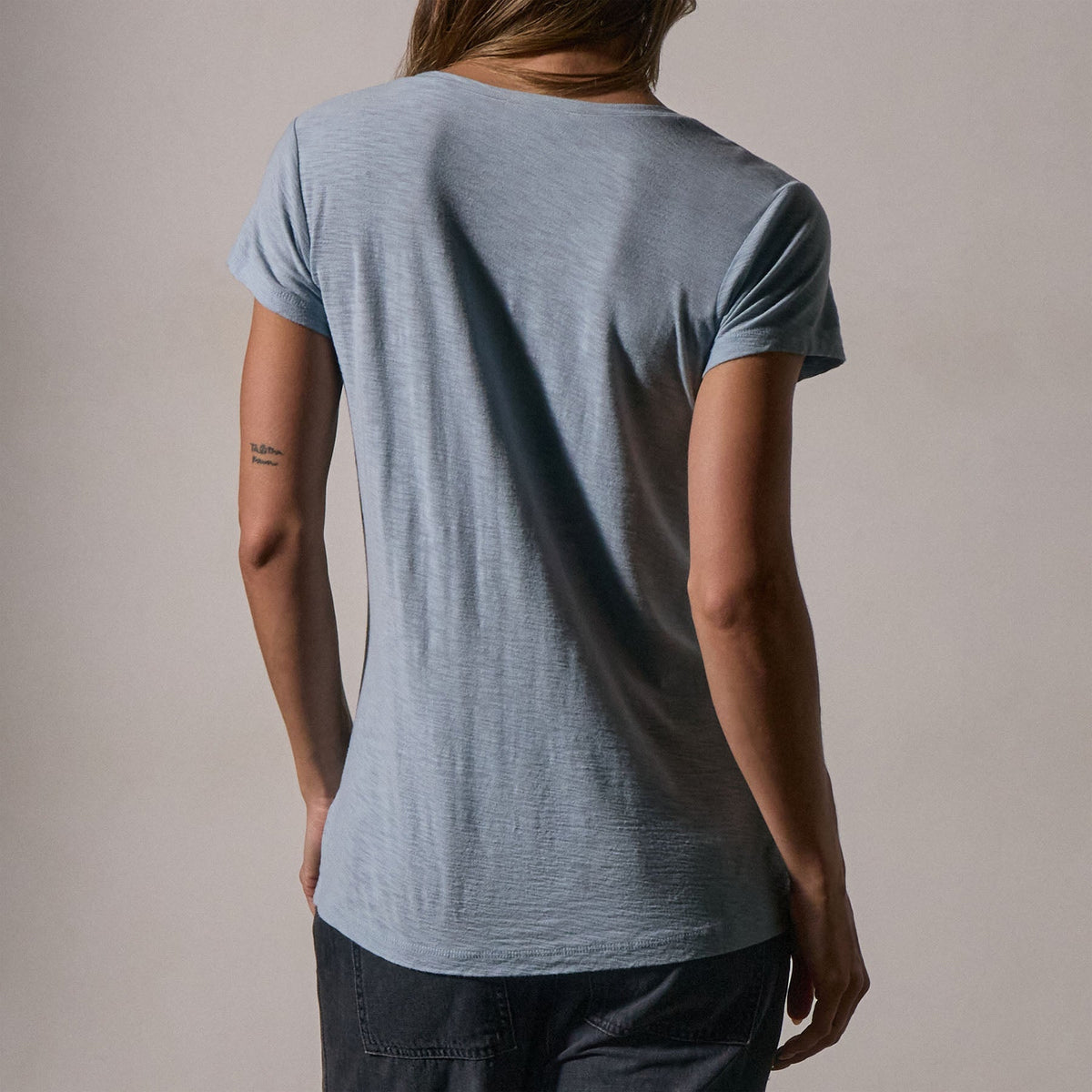 Cotton Crepe Deep Uneck Tee in Azure | James Perse Los Angeles