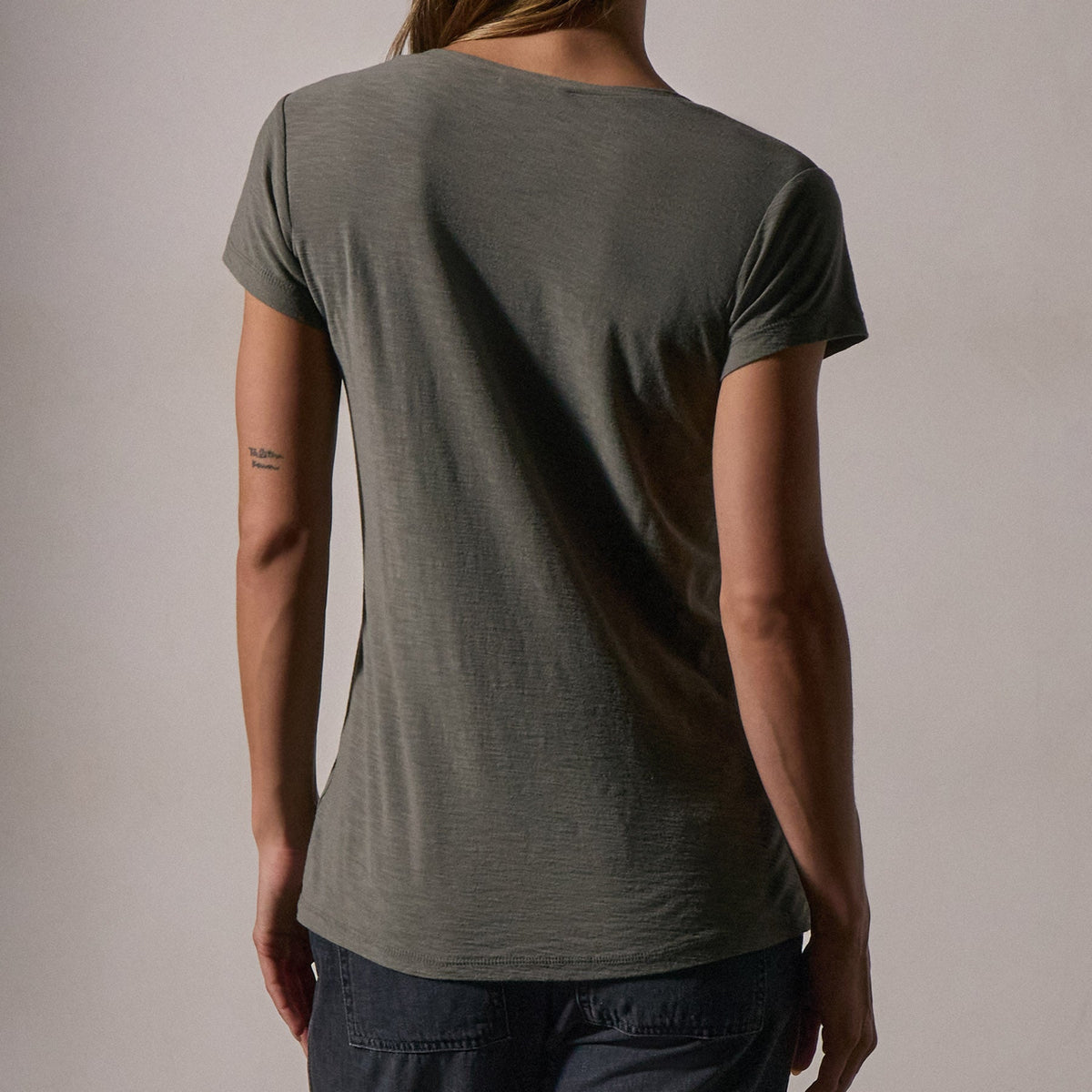 Cotton Crepe Deep Uneck Tee in Palm | James Perse Los Angeles