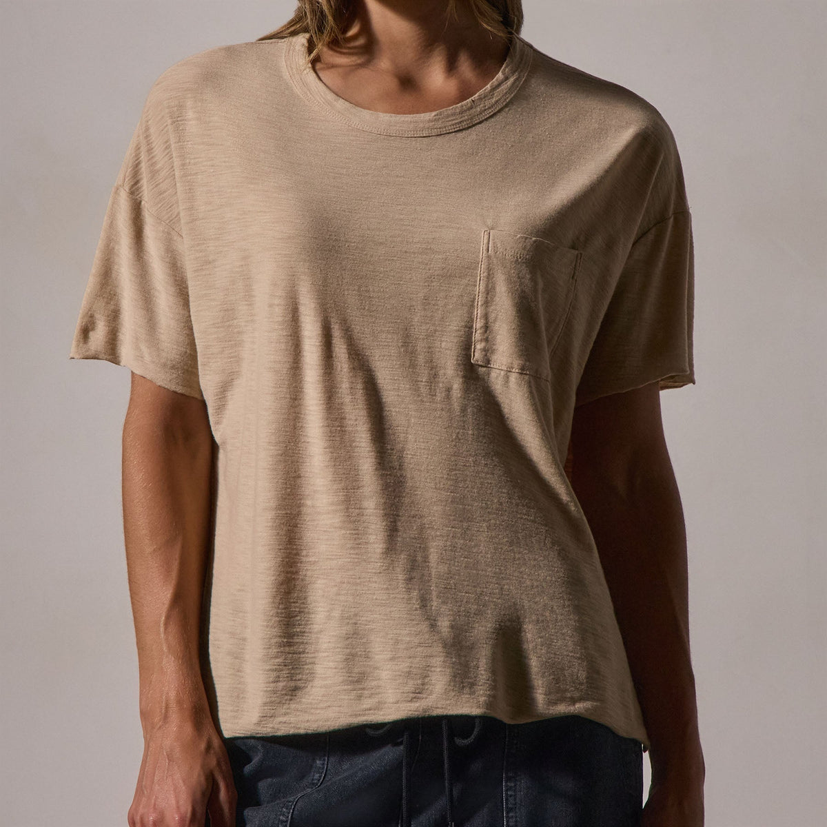 Short Sleeve Pocket Tee in Sand Dune | James Perse Los Angeles