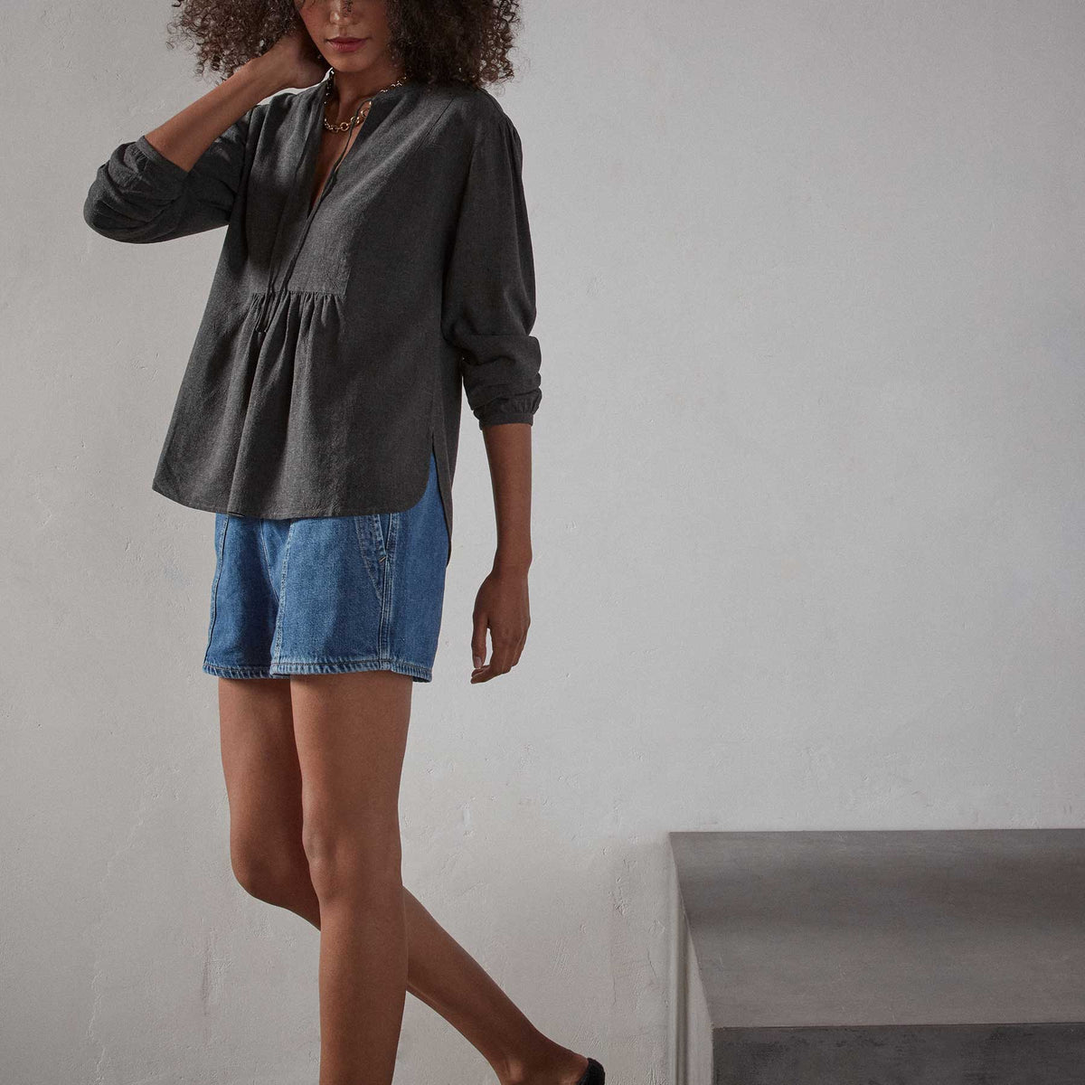 Curved Hem Peasant Blouse - Anthracite | James Perse Los Angeles