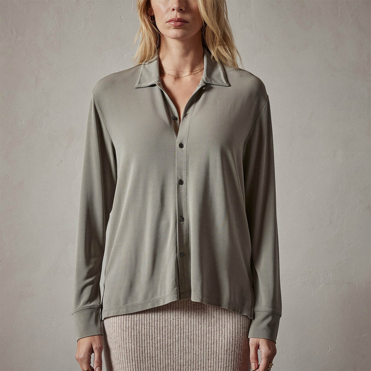 Stretch Matte Jersey Shirt in Concrete | James Perse Los Angeles 