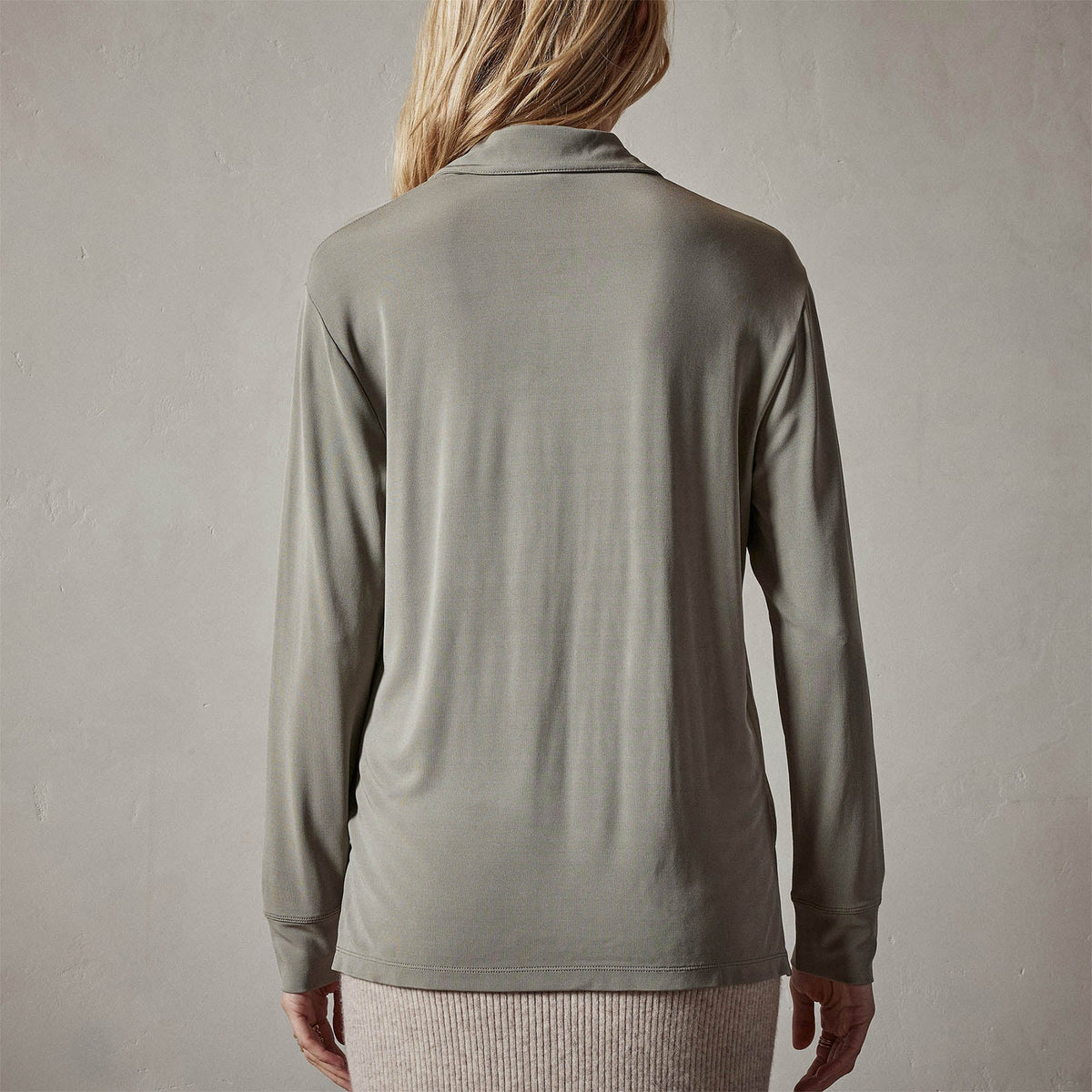 Stretch Matte Jersey Shirt in Concrete | James Perse Los Angeles 