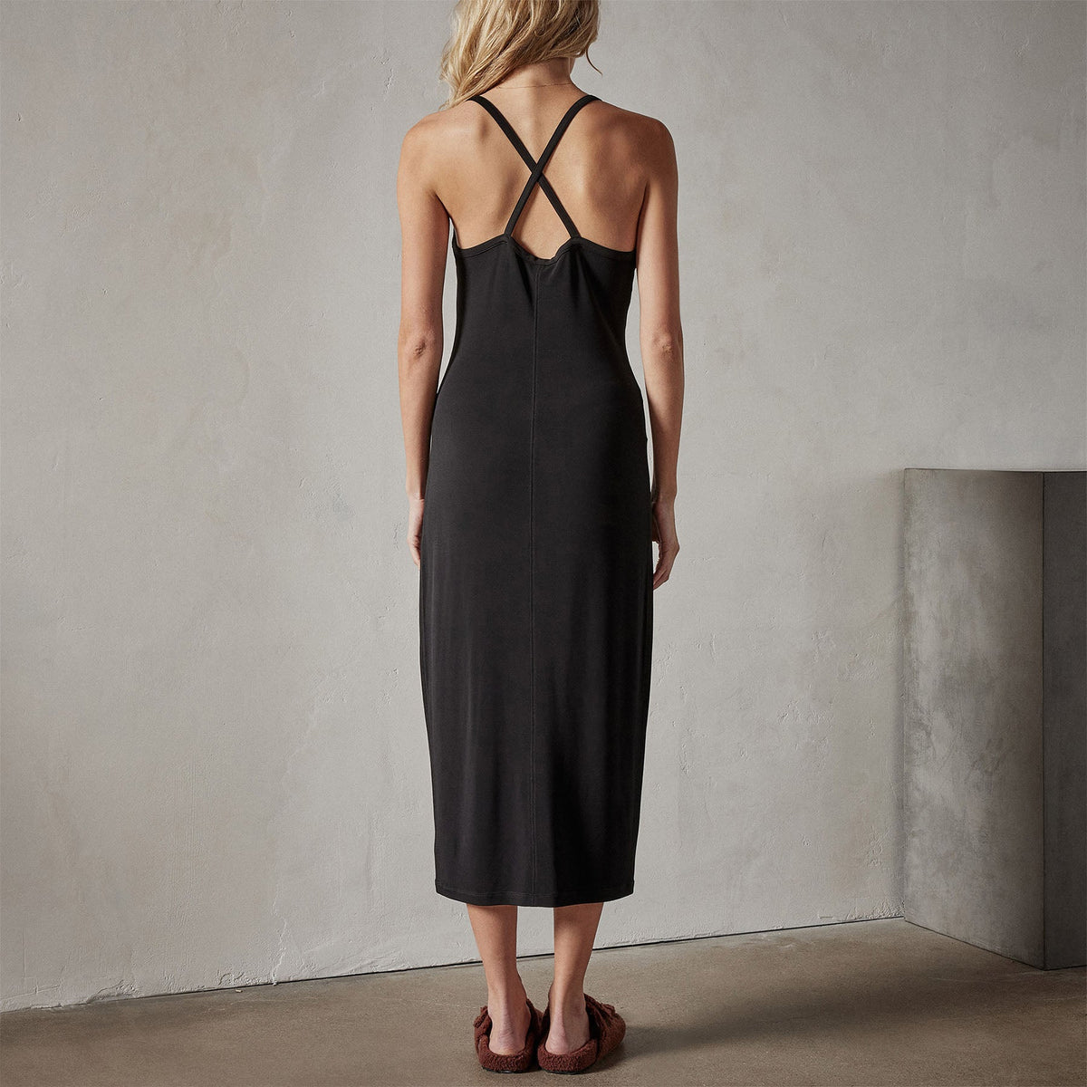 Matte Jersey Apron Dress in Black | James Perse Los Angeles 