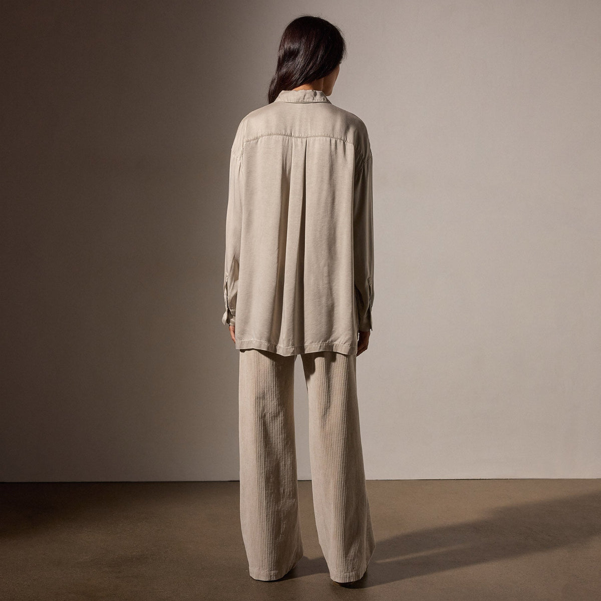 Satin Oversized Shirt in Putty Pigment | James Perse Los Angeles