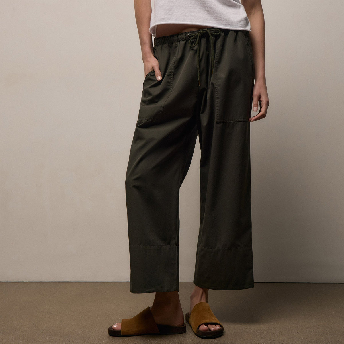 Fine Cotton Twill Crop Pant in Dark Olive | James Perse Los Angeles