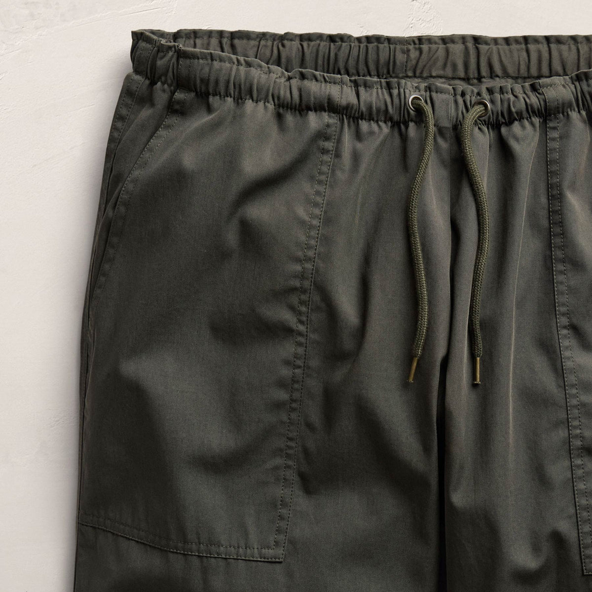 Fine Cotton Twill Crop Pant In Dark Olive | James Perse Los Angeles