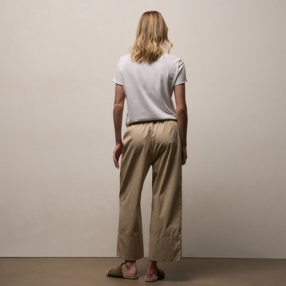 Fine Cotton Twill Crop Pant in Light Khaki | James Perse Los Angeles