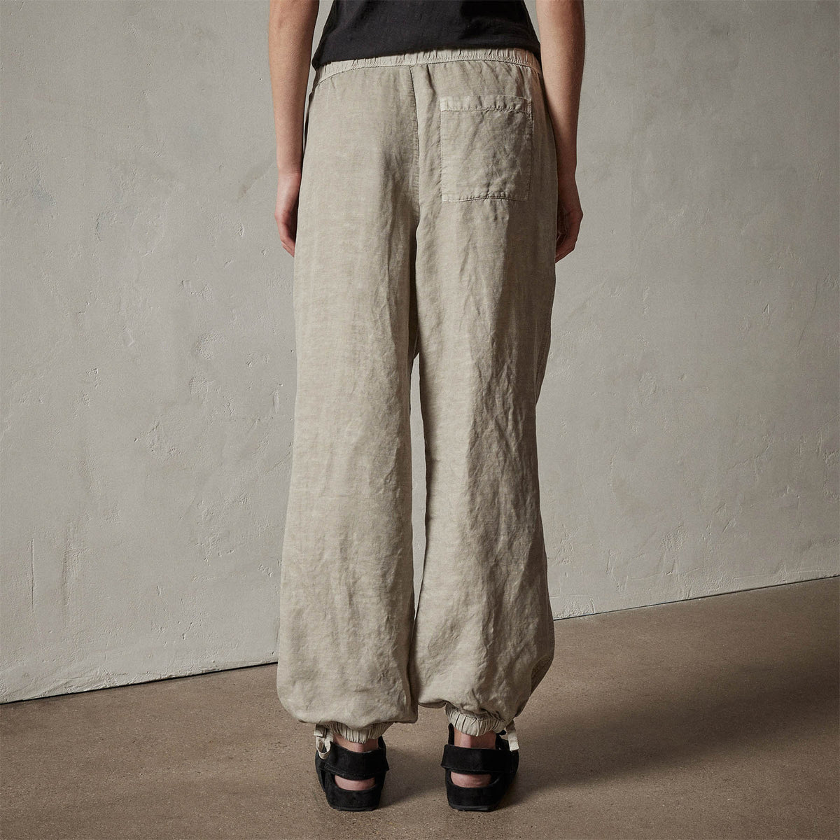 Tencel Linen Balloon Pant in Mineral Pigment | James Perse Los Angeles