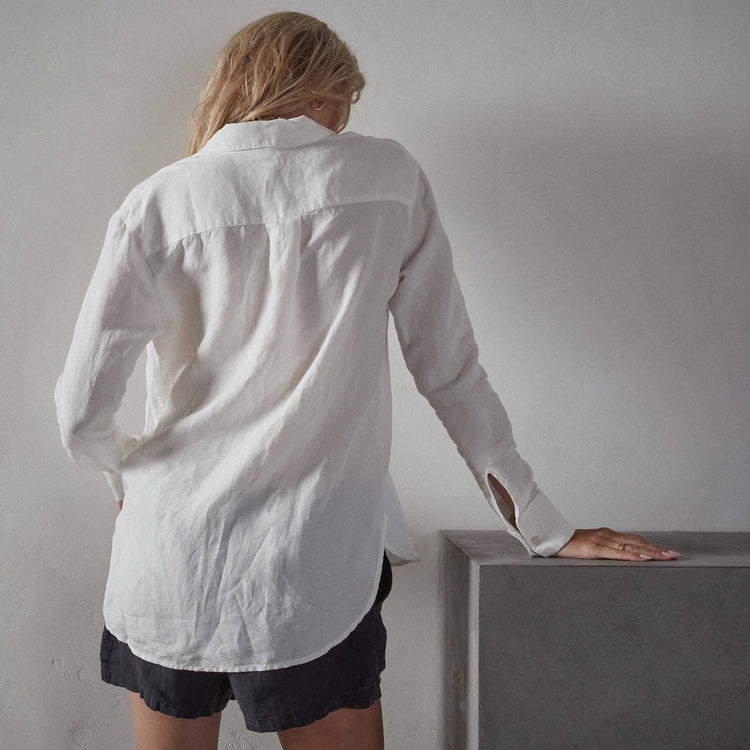 Single Pocket Clean Shirt in Everest White Pigment | James Perse Los Angeles