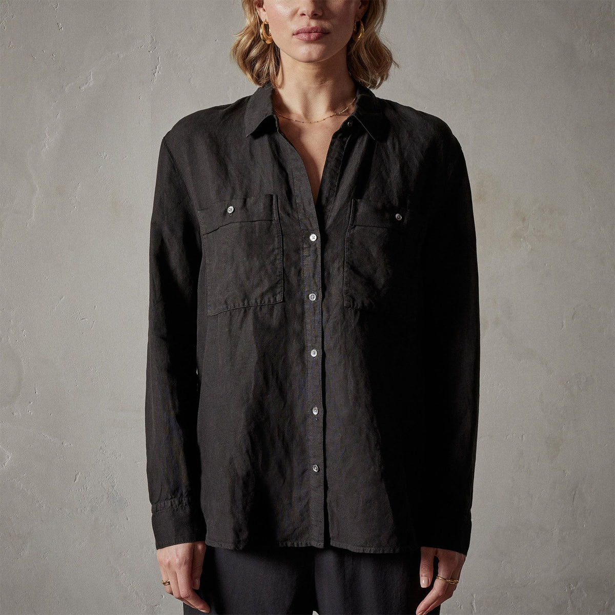 El Matador Linen Shirt in Black | James Perse Los Angeles
