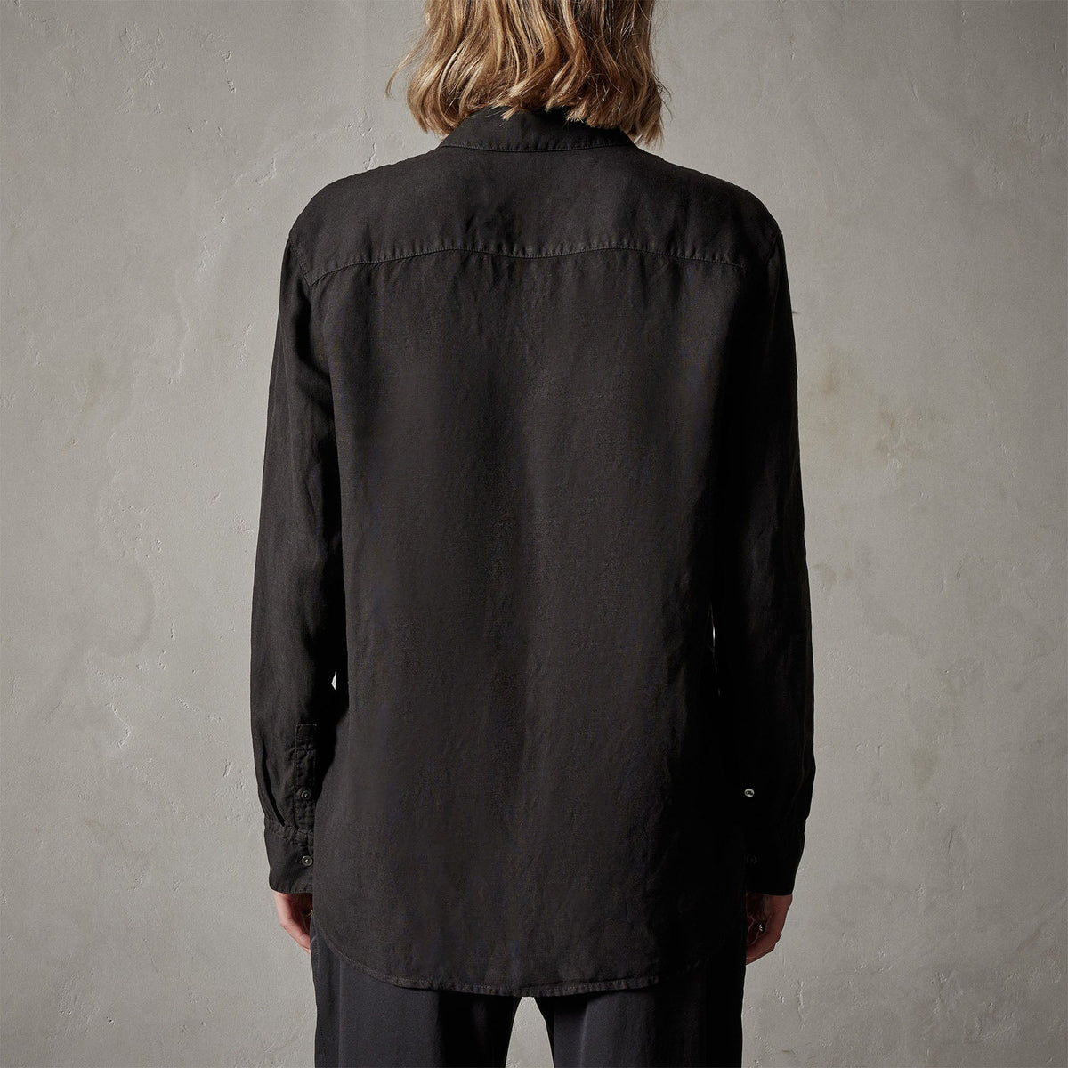 El Matador Linen Shirt in Black | James Perse Los Angeles