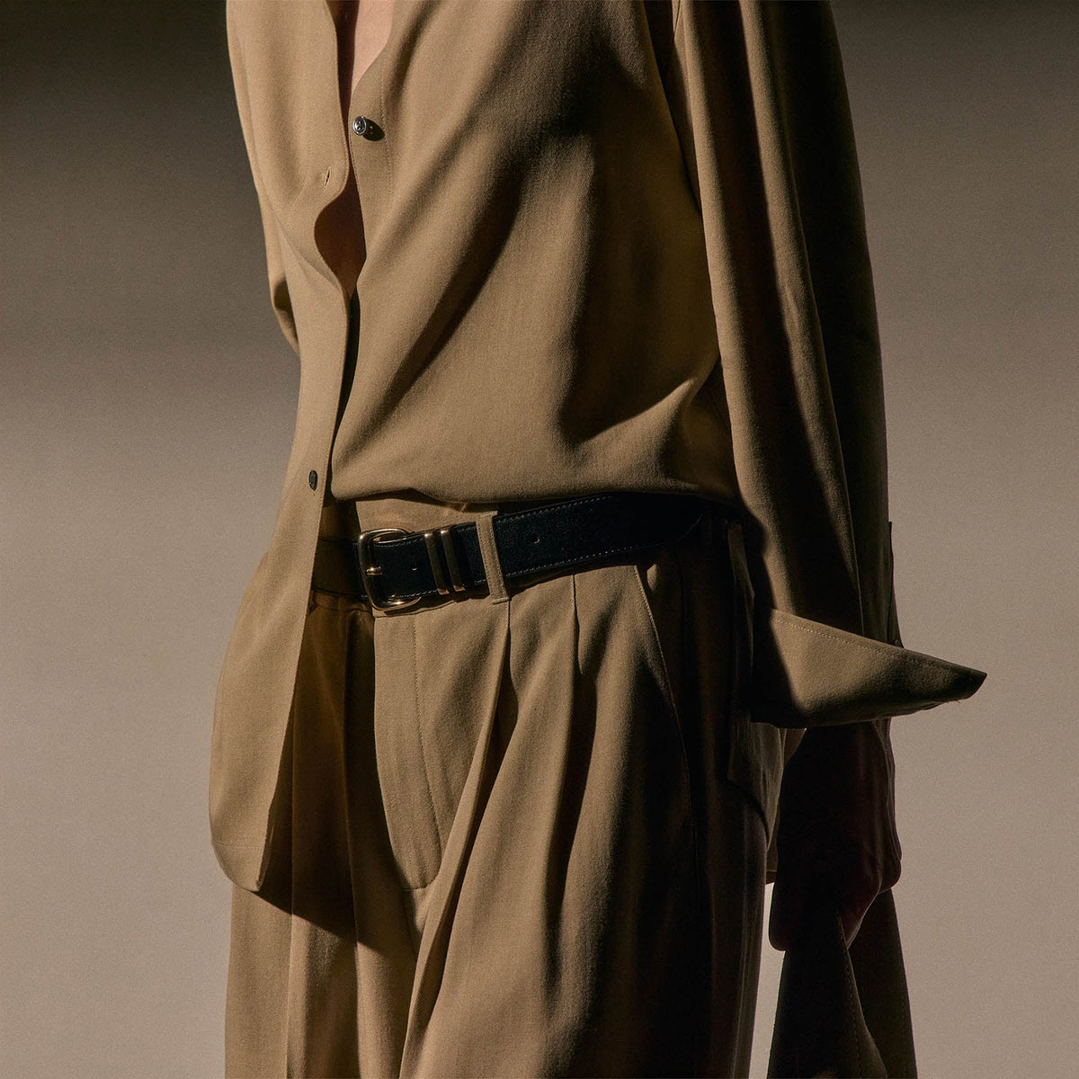 Wide Band Pleated Trouser in Soft Beige | James Perse Los Angeles