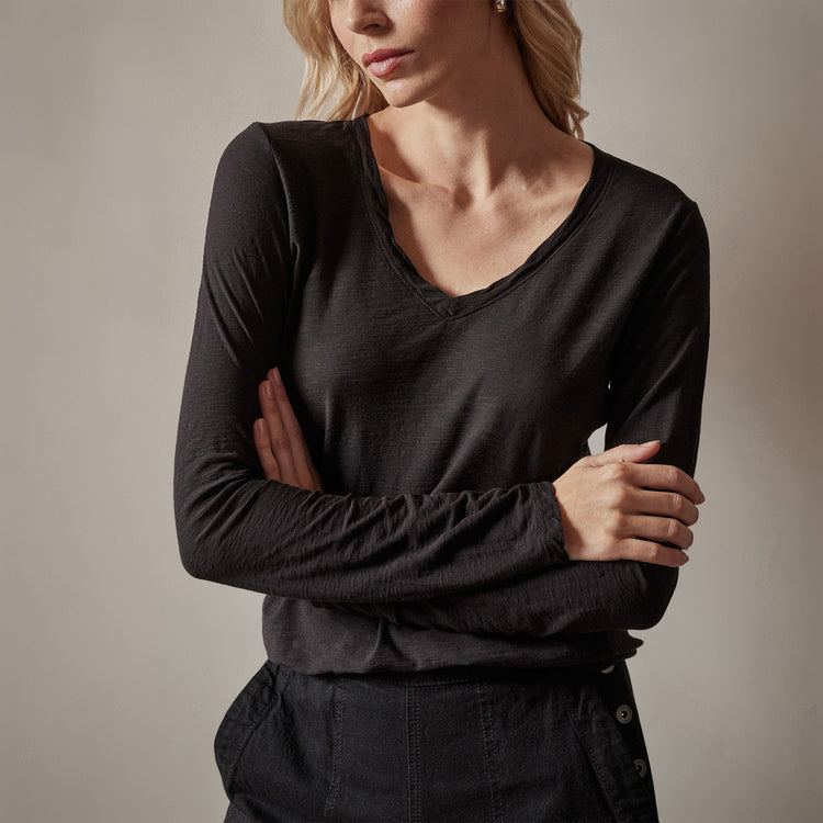 Sheer Slub Long Sleeve V Neck Tee in Black | James Perse Los Angeles
