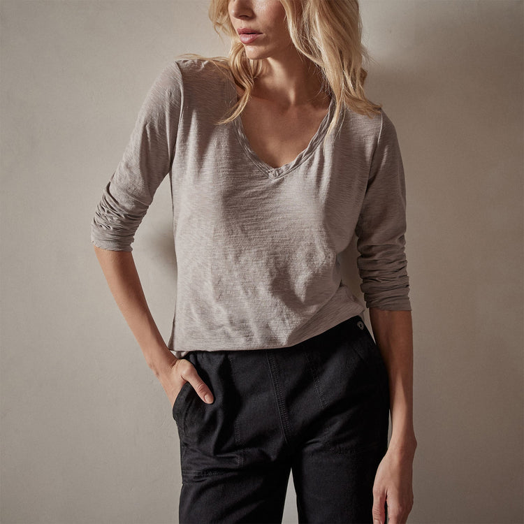 Sheer Slub Long Sleeve V Neck Tee in Dapple | James Perse Los Angeles
