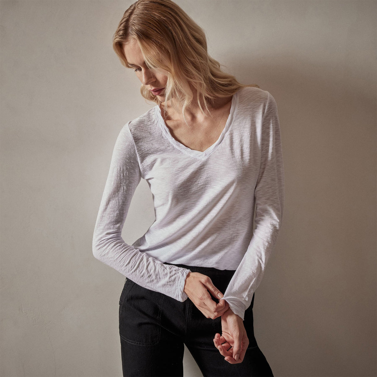 Sheer Slub Long Sleeve V Neck Tee in White | James Perse Los Angeles