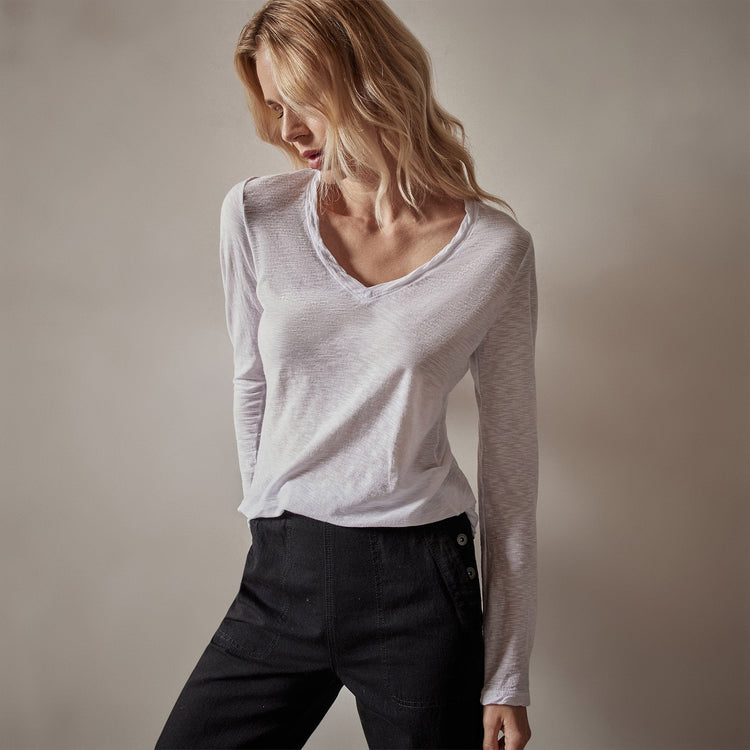 Sheer Slub Long Sleeve V Neck Tee in White | James Perse Los Angeles