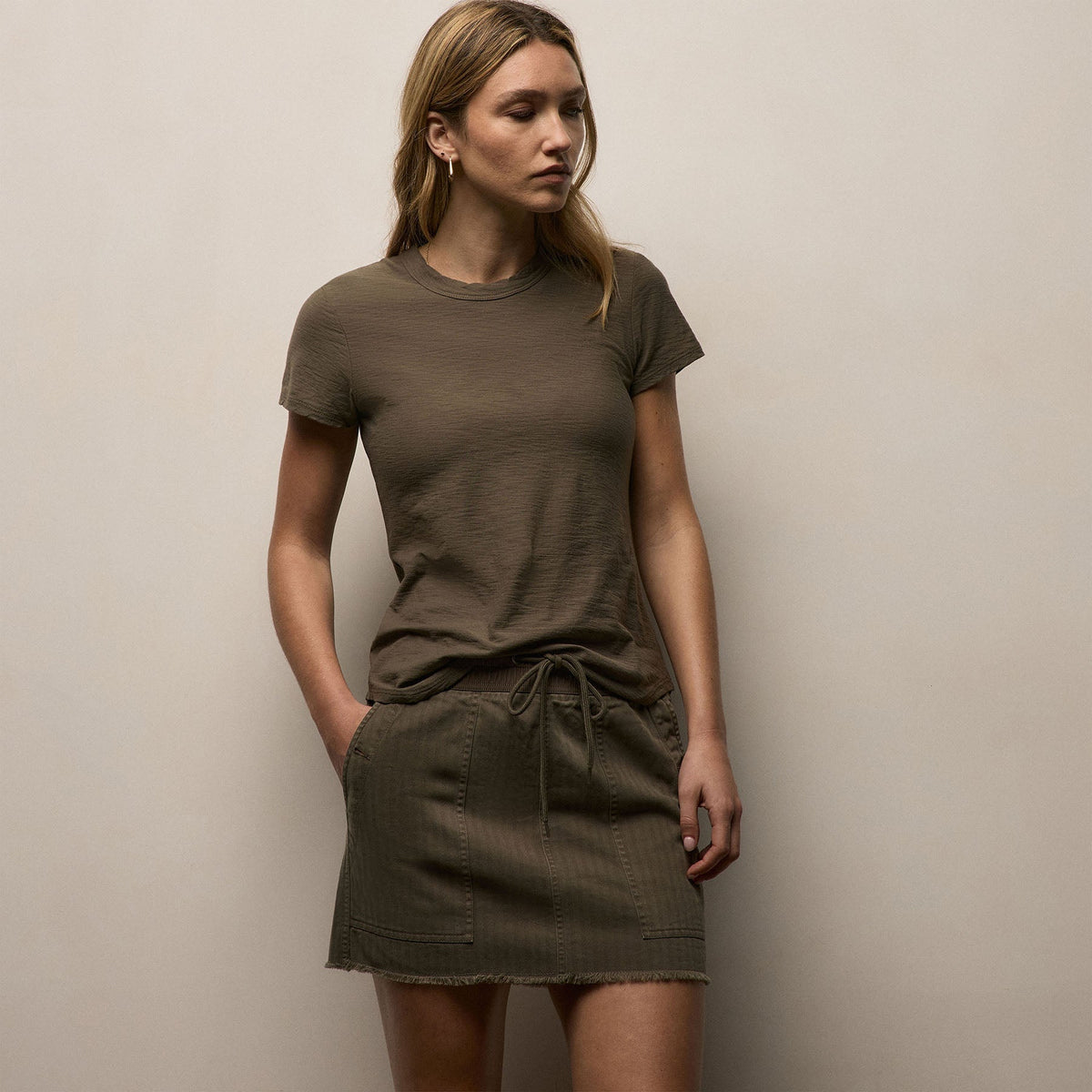 Sheer Slub Crew Neck Tee in Army Green | James Perse Los Angeles