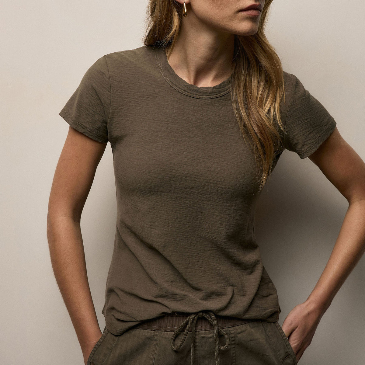 Sheer Slub Crew Neck Tee in Army Green | James Perse Los Angeles