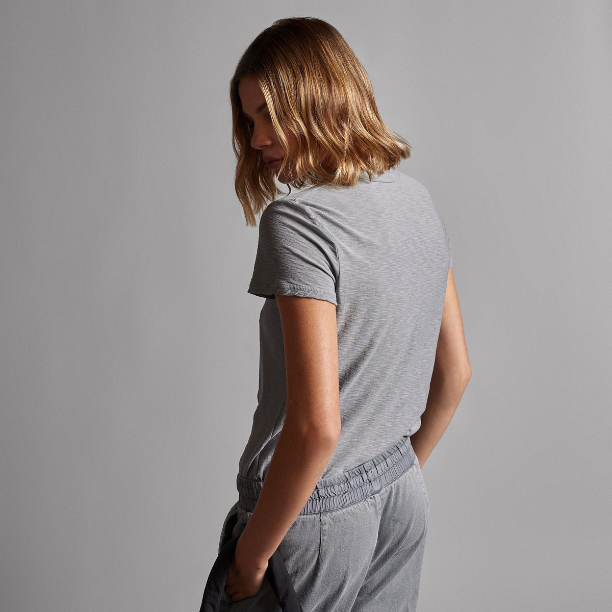 Sheer Slub Crew Neck Tee in Breeze | James Perse Los Angeles