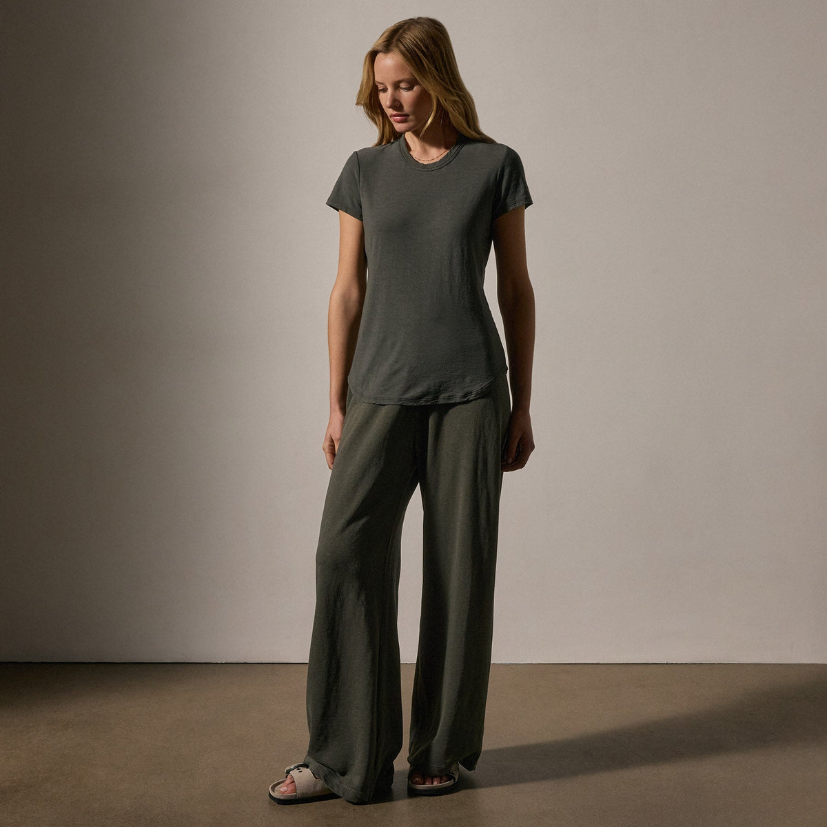 Sheer Slub Crew Neck Tee in Granite | James Perse Los Angeles