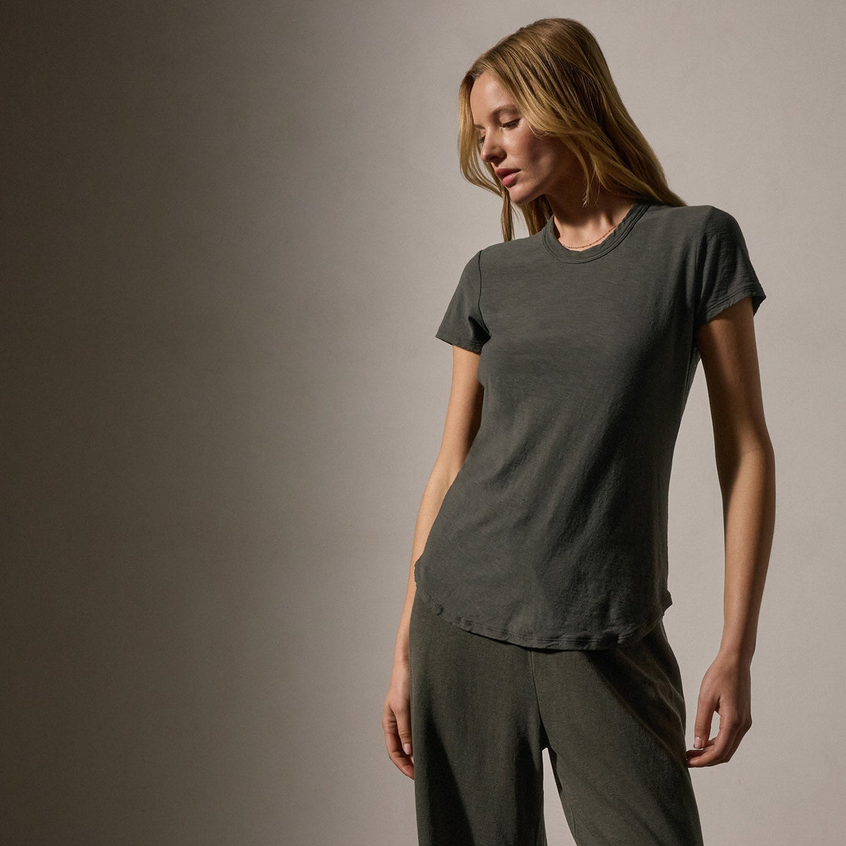 Sheer Slub Crew Neck Tee in Granite | James Perse Los Angeles