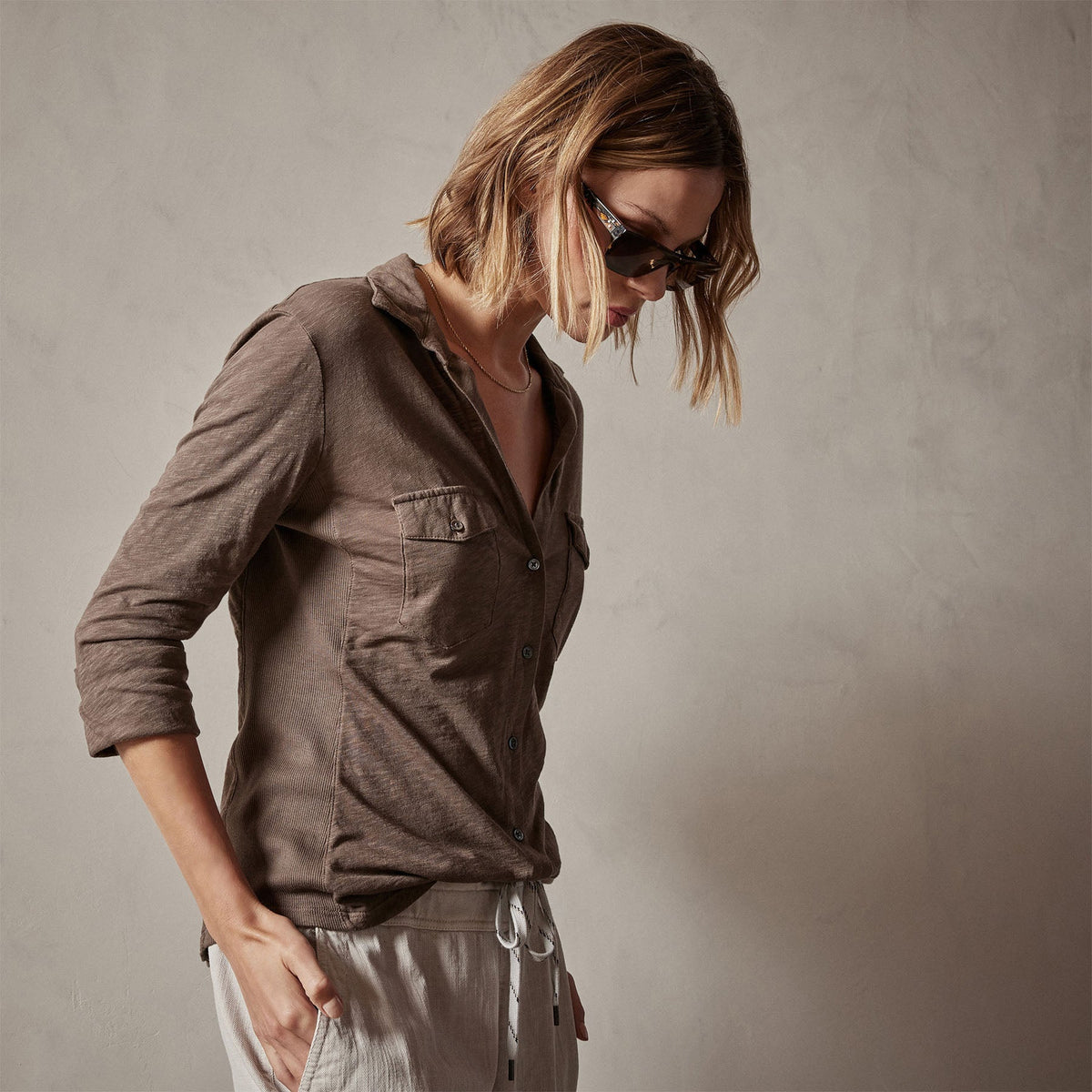 Sheer Slub Side Panel Shirt in Burro | James Perse Los Angeles