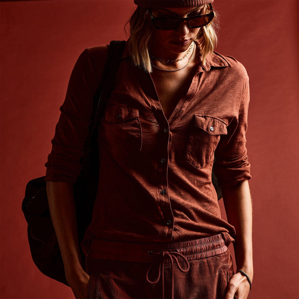 Sheer Slub Side Panel Shirt in Goji | James Perse Los Angeles