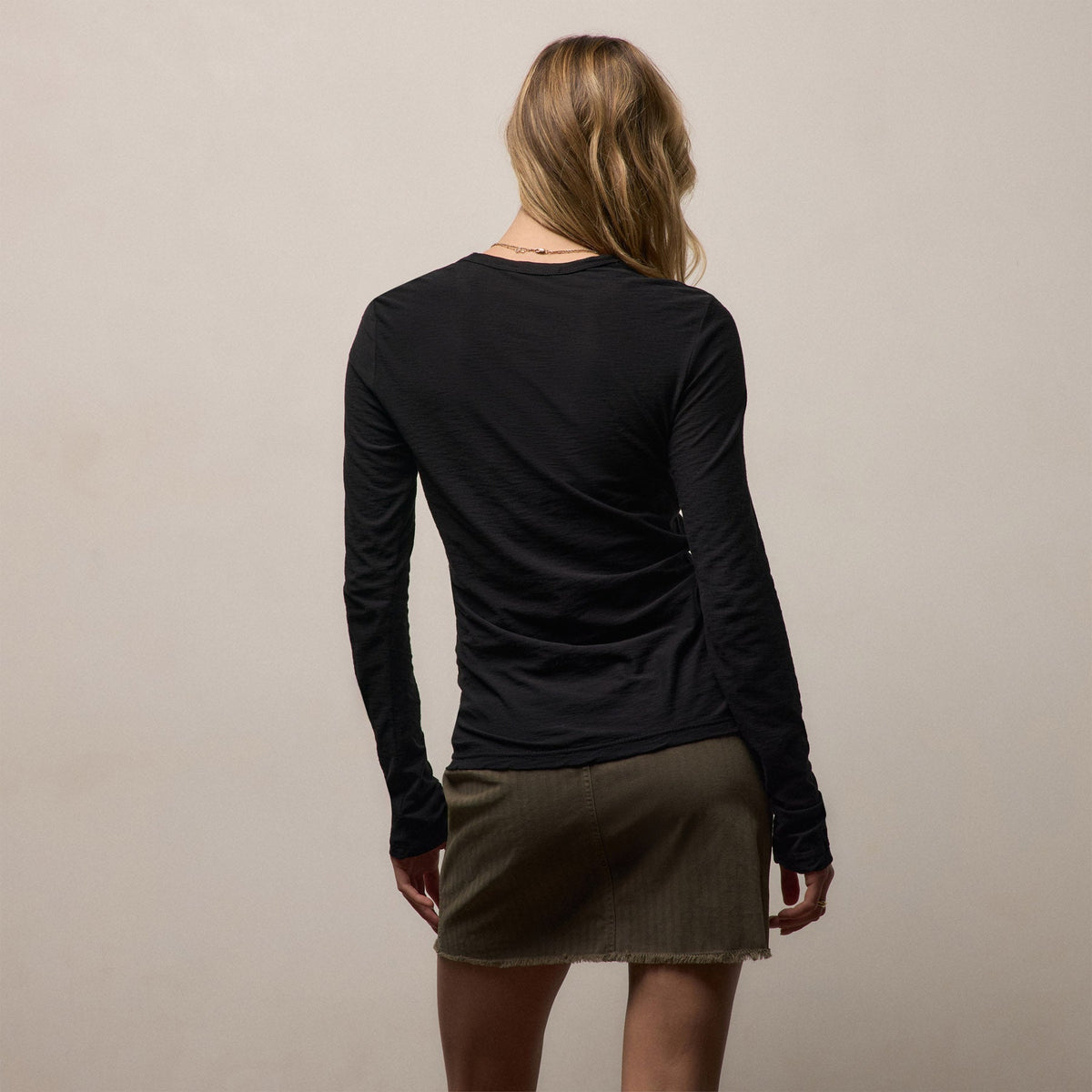 Sheer Slub Long Sleeve Crew in Black | James Perse Los Angeles