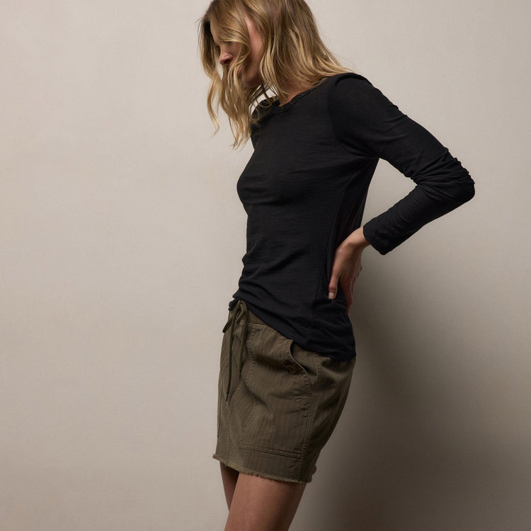 Sheer Slub Long Sleeve Crew in Black | James Perse Los Angeles