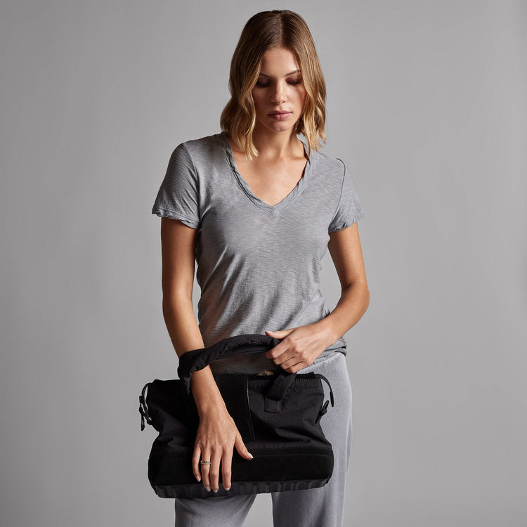 Sheer Slub Casual V Neck in Breeze | James Perse Los Angeles