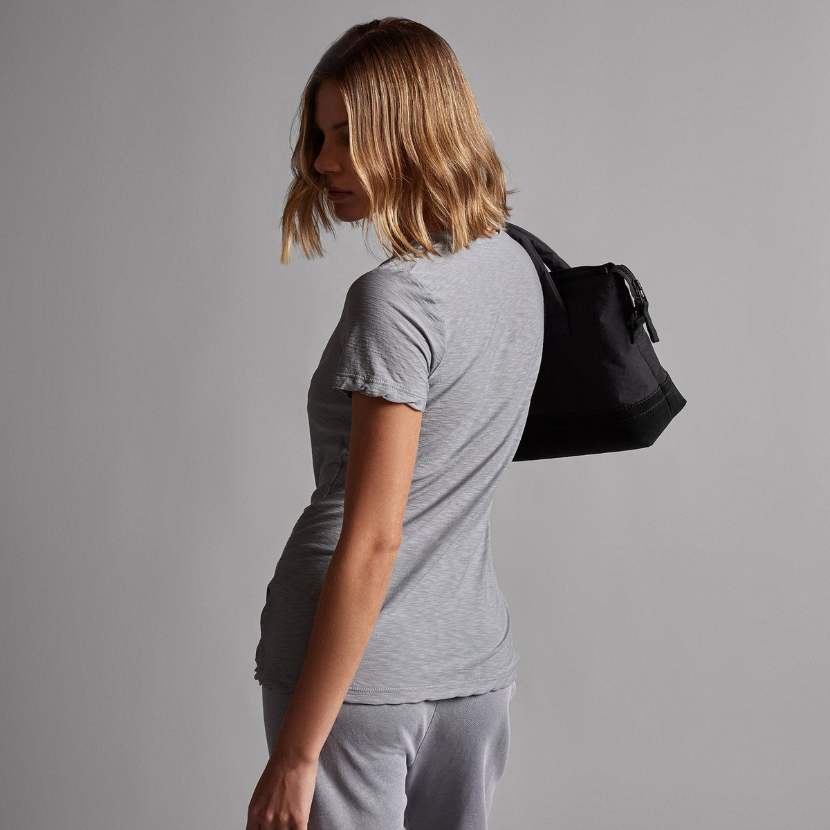 Sheer Slub Casual V Neck in Breeze | James Perse Los Angeles