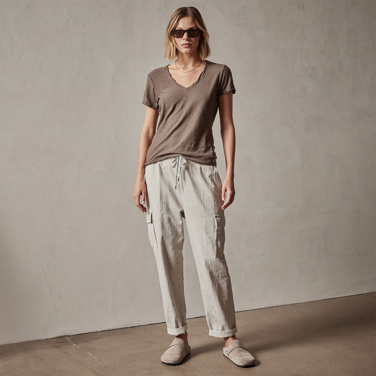 Sheer Slub Casual V Neck in Burro | James Perse Los Angeles