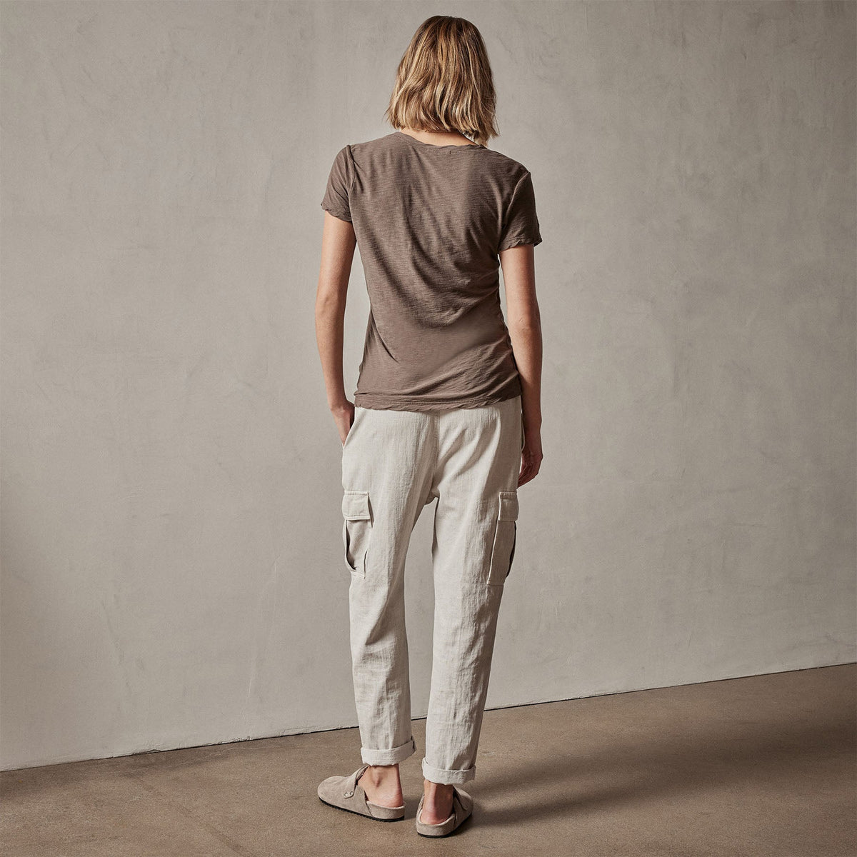 Sheer Slub Casual V Neck in Burro | James Perse Los Angeles