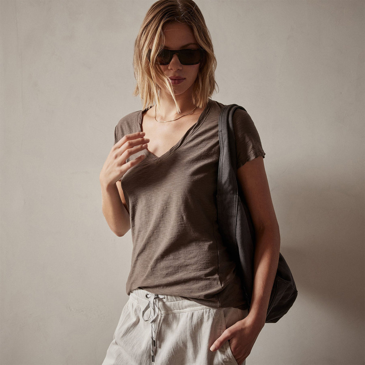 Sheer Slub Casual V Neck in Burro | James Perse Los Angeles