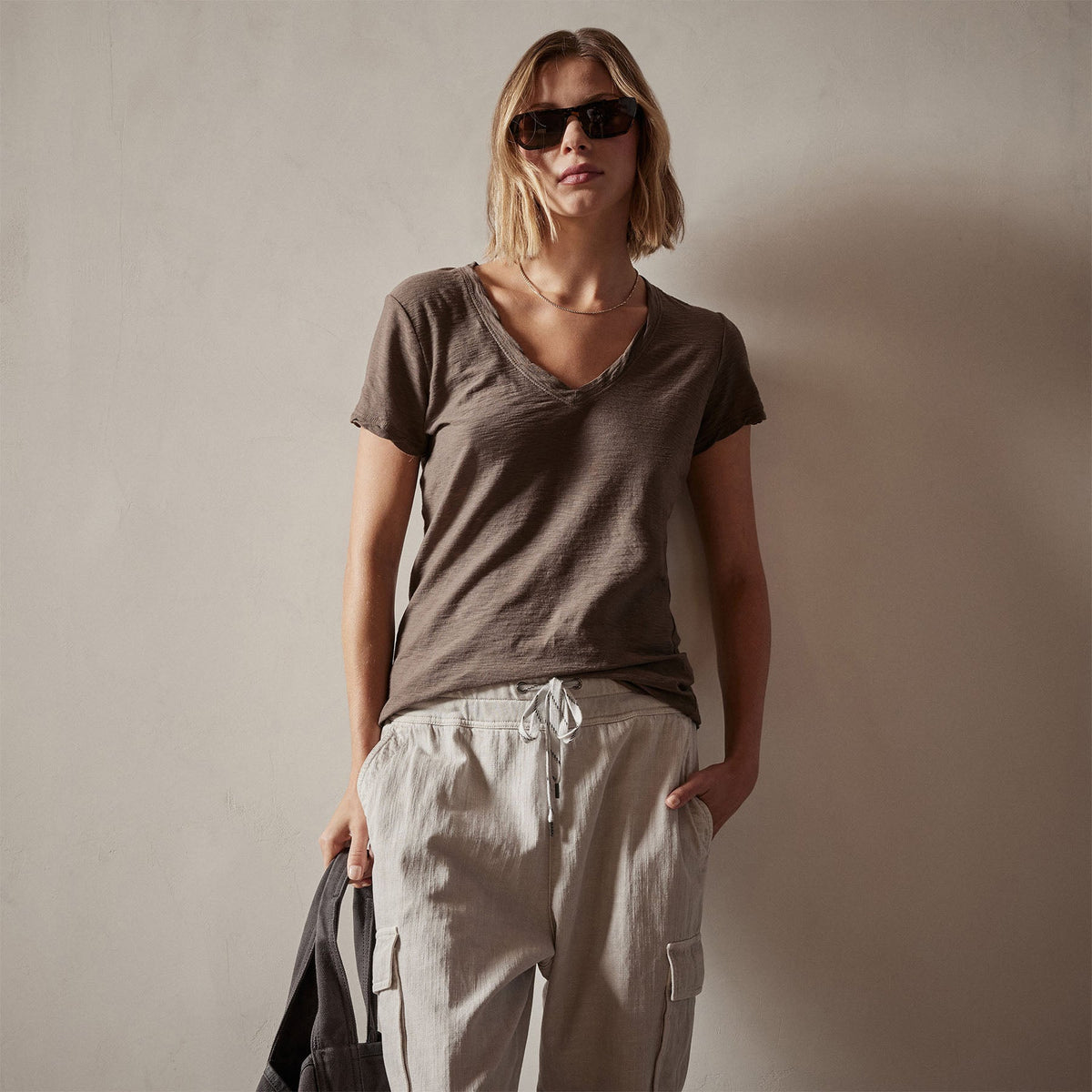Sheer Slub Casual V Neck in Burro | James Perse Los Angeles
