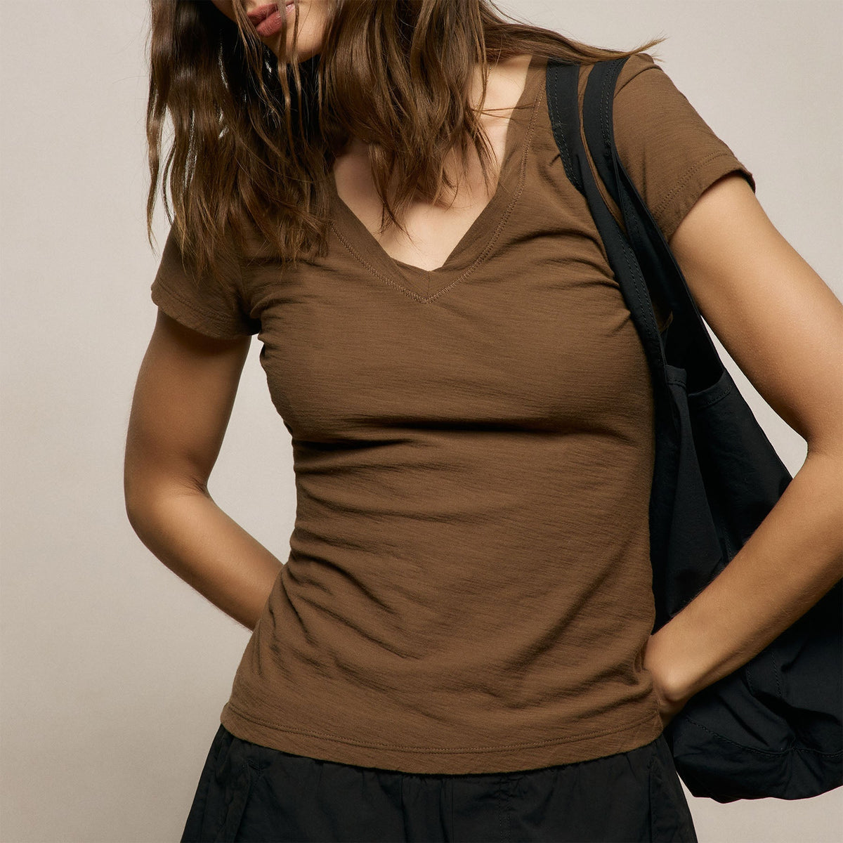 Sheer Slub V Neck in Cocoa | James Perse Los Angeles
