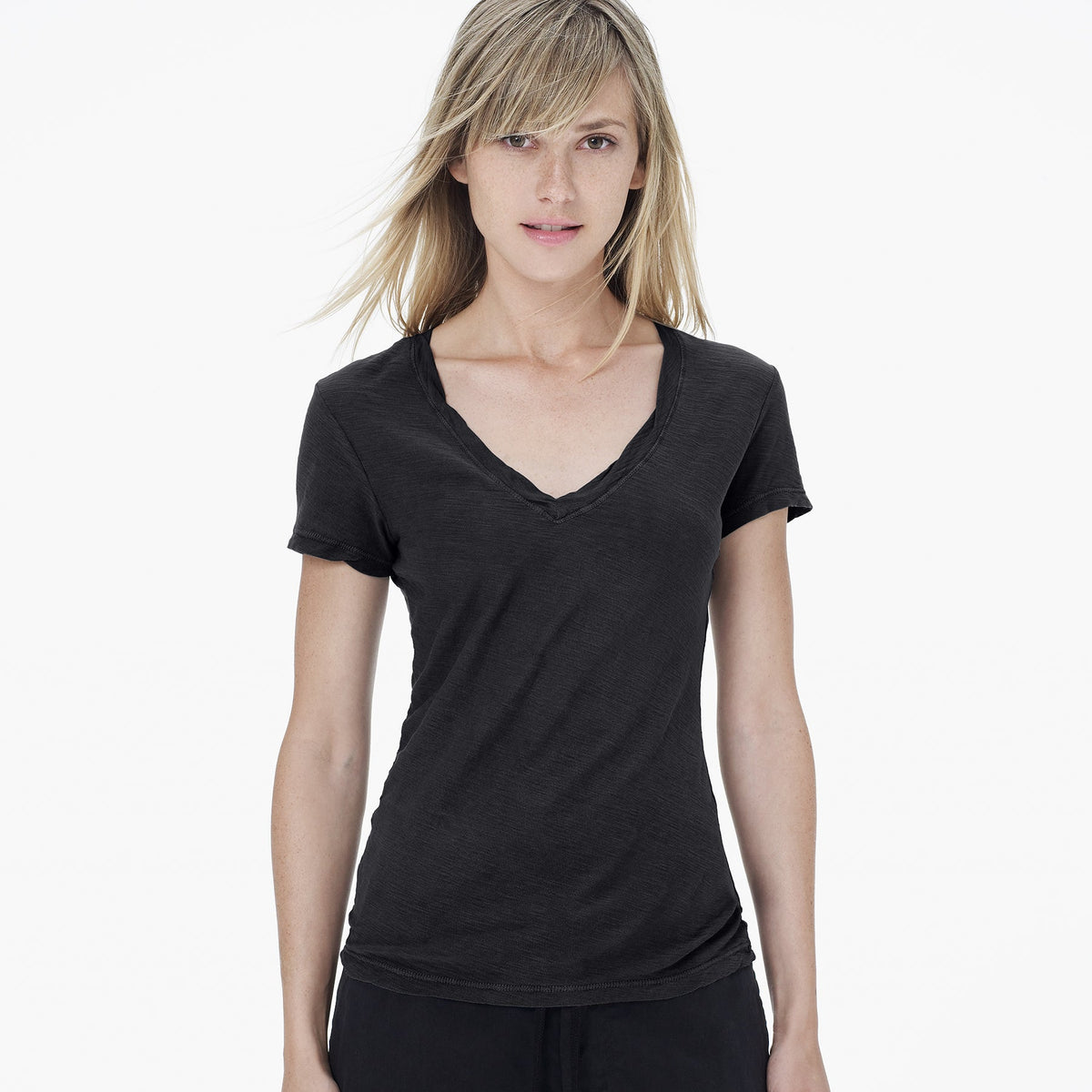 Sheer Slub Casual V Neck in Carbon Pigment | James Perse Los Angeles