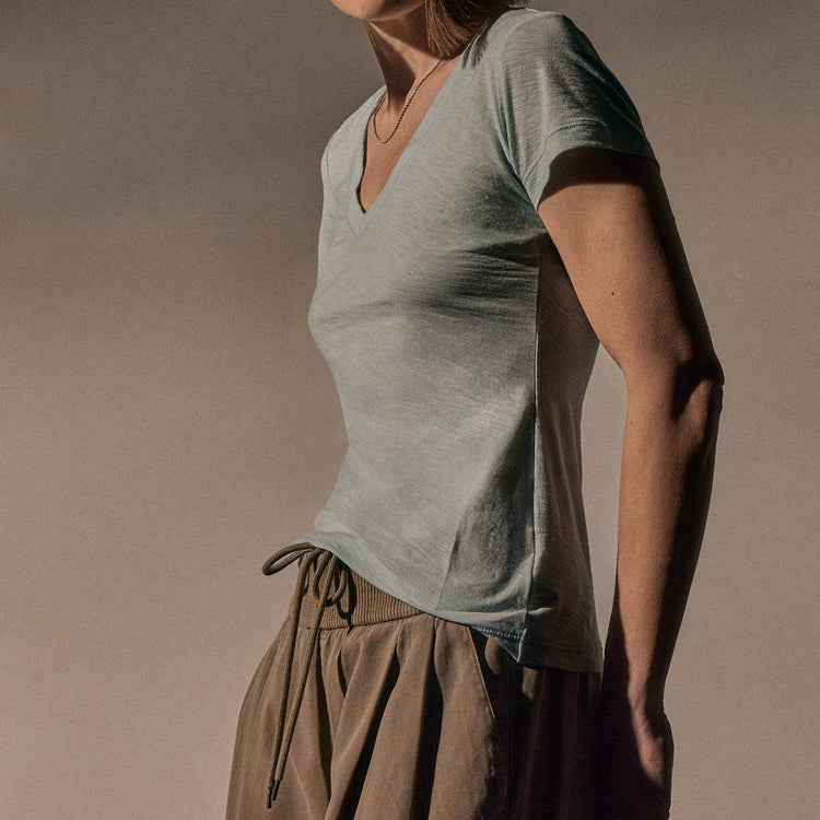 Sheer Slub Casual V Neck in Fresco | James Perse Los Angeles