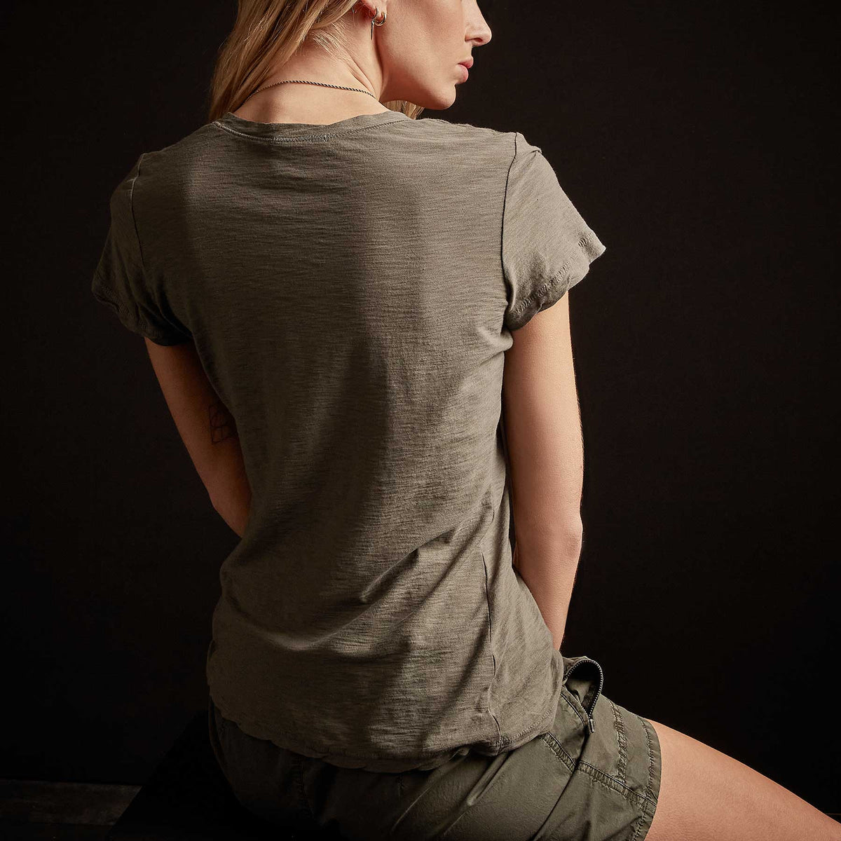 Sheer Slub Casual V Neck - Jungle | James Perse Los Angeles