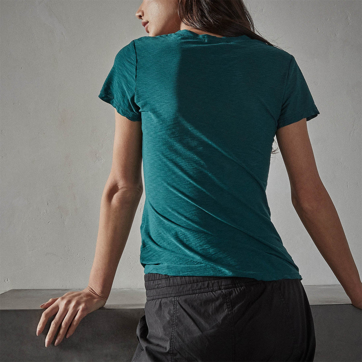 Sheer Slub Casual V Neck in Jewel | James Perse Los Angeles
