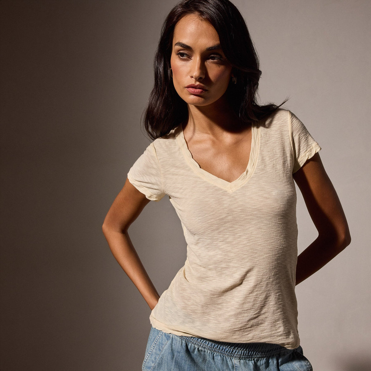 Sheer Slub Casual V Neck in Melon | James Perse Los Angeles